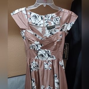 NWT retro pinup look floral print dress tan, black & white flowers Stop Staring